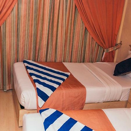 Hotel Ship Queen Isis Elminya Al Minya Exteriör bild
