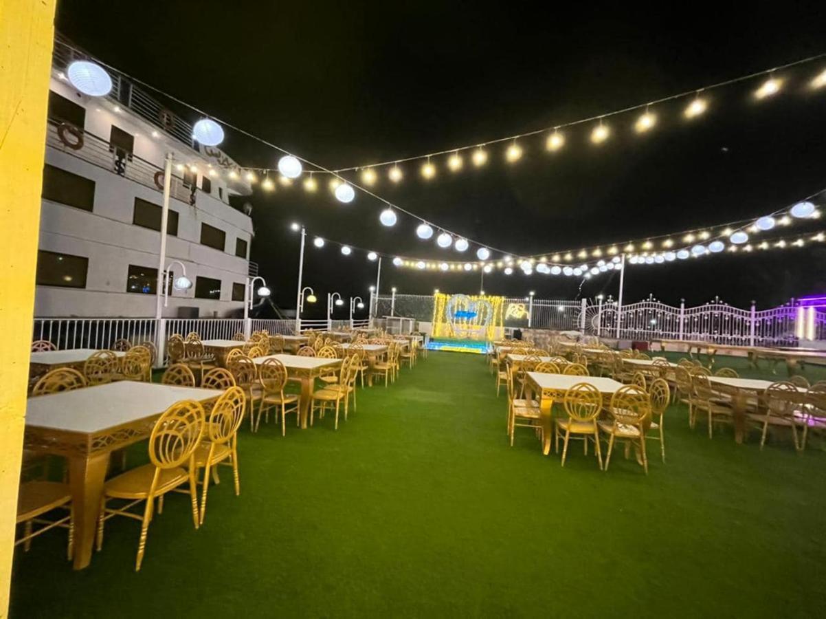 Hotel Ship Queen Isis Elminya Al Minya Exteriör bild