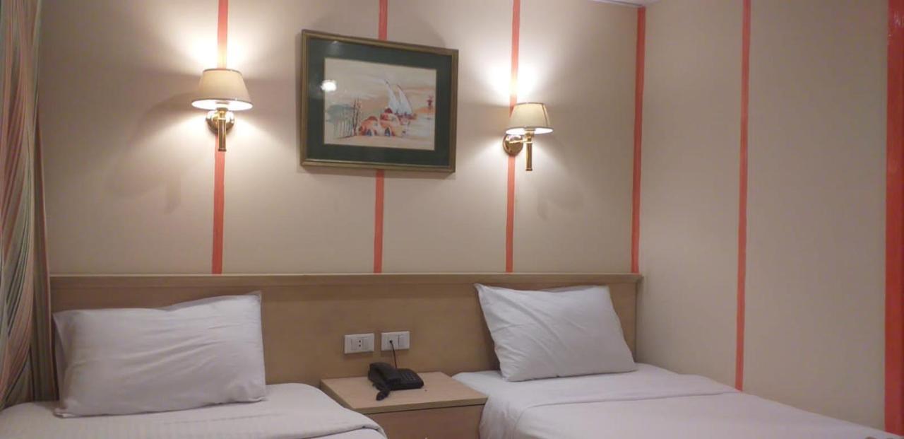 Hotel Ship Queen Isis Elminya Al Minya Exteriör bild