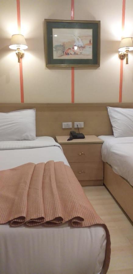 Hotel Ship Queen Isis Elminya Al Minya Exteriör bild