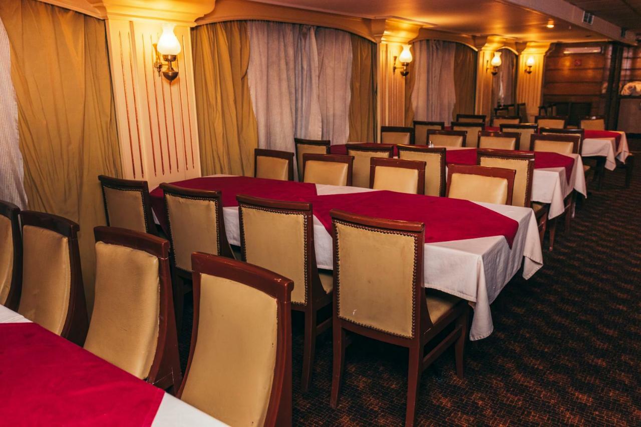 Hotel Ship Queen Isis Elminya Al Minya Exteriör bild